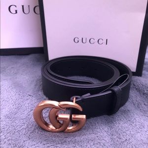 Women’s GG black Leather GUCCI belt.